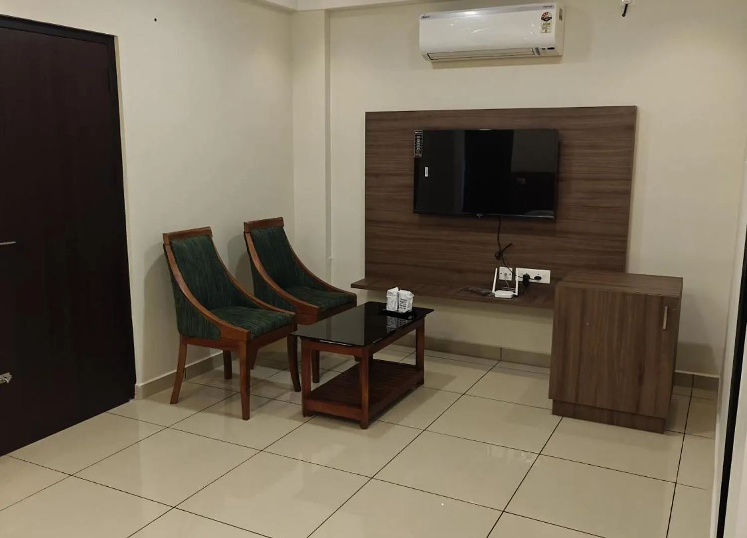 Gateway Residency Hotel Mannarakkat